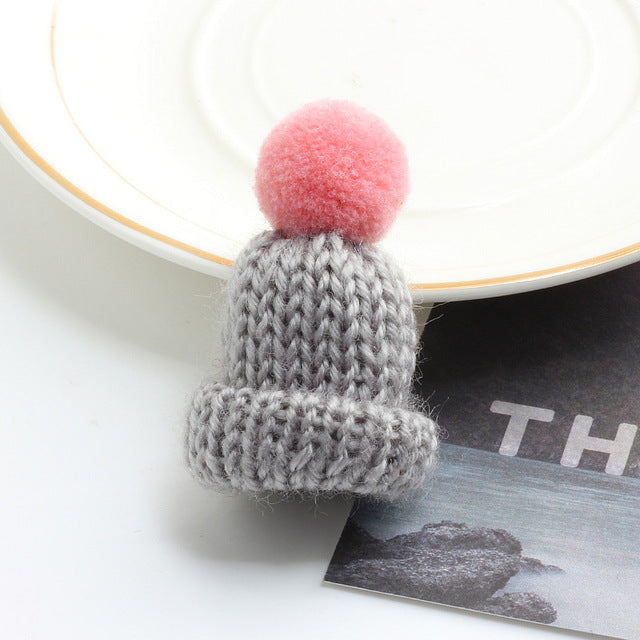 19 Color Cute Mini Knitted Hairball Hat Brooch Sweater Pins Badge Collar Clothes Accessories Creative Hats Pin Brooches Women